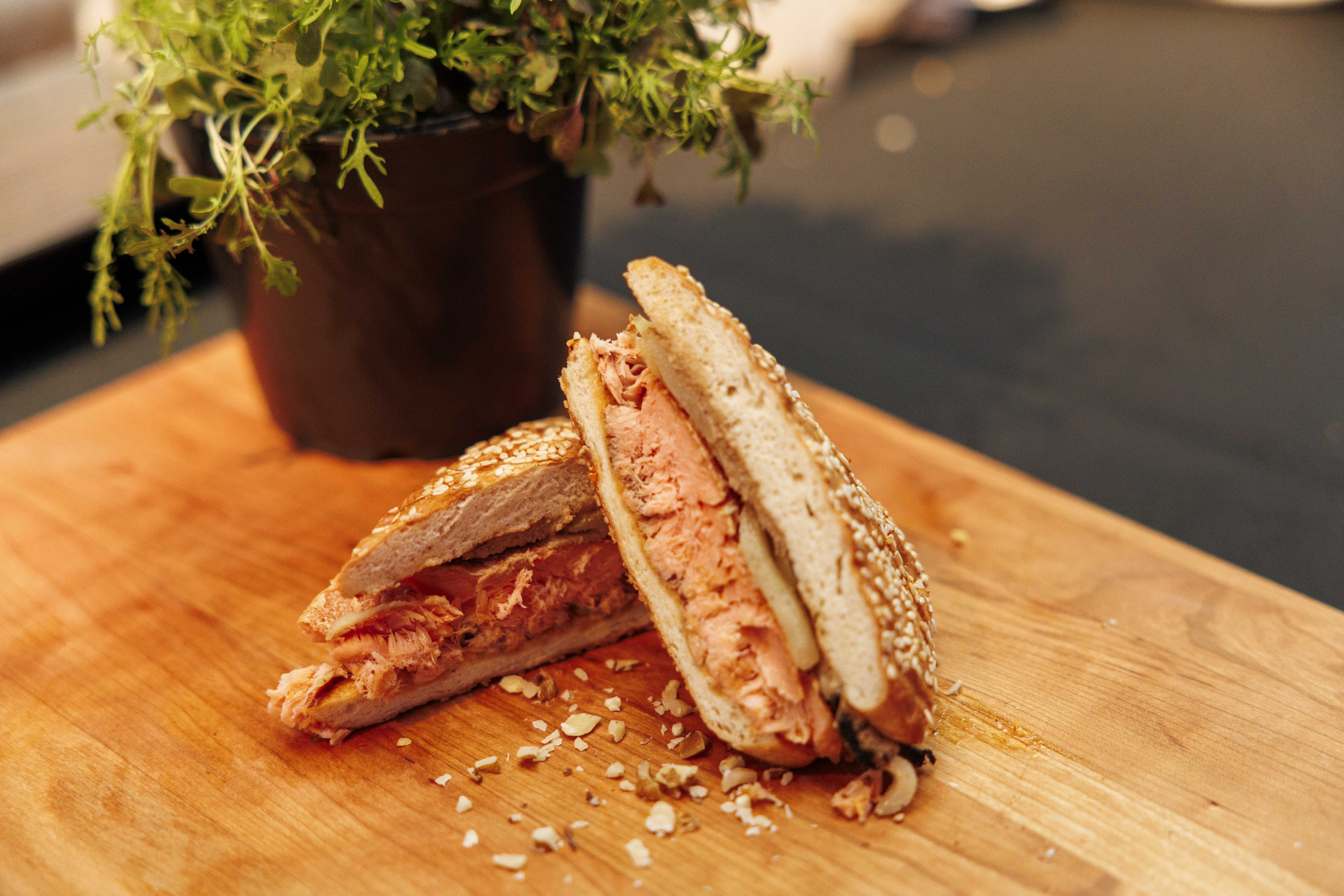 Bagel légendaire au saumon fumé