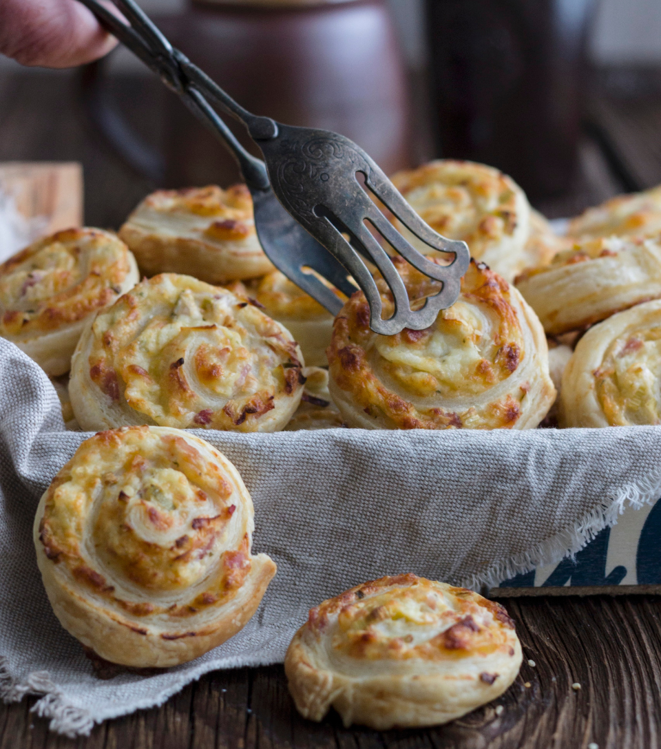 Puff pastry filled with ham