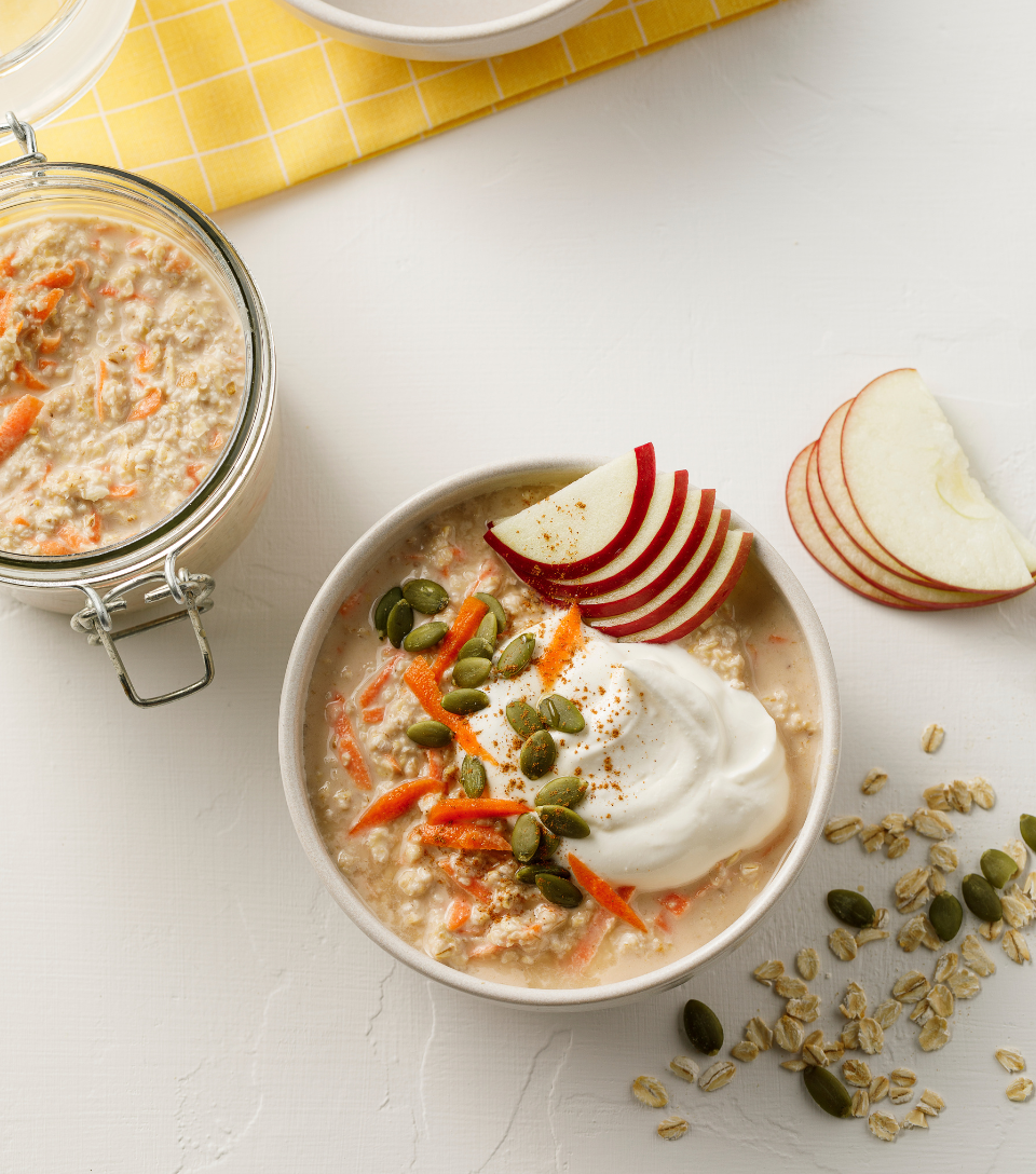 Carrot cake style overnight oats