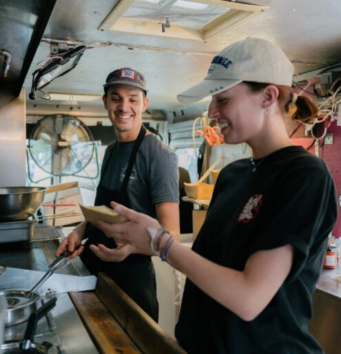 AQM Mi Corazon employes en cuisine 768x512