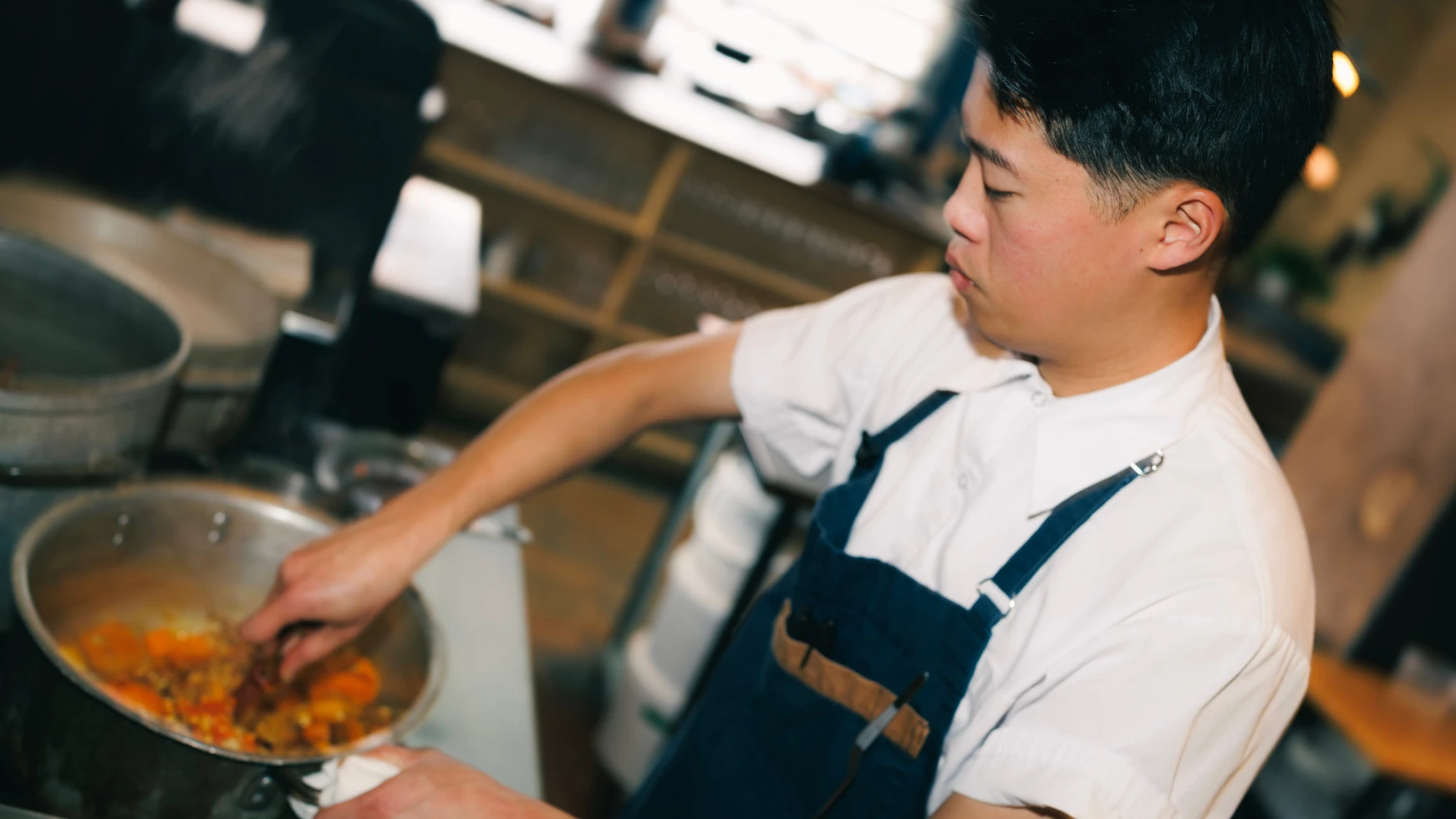 AQM Derriere Le Menu Miniature 1920x1080 Baumier Courge v2