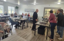 Personnes agees les institutions mangent local