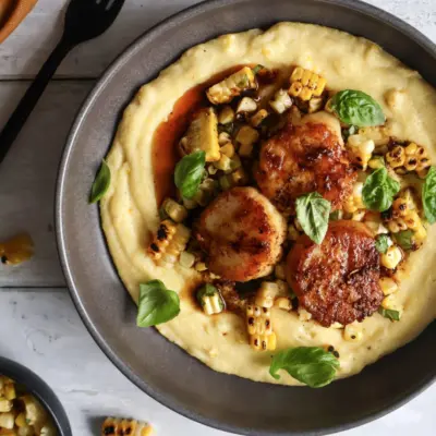 Petoncles sur polenta cremeuse au mais sucre grille