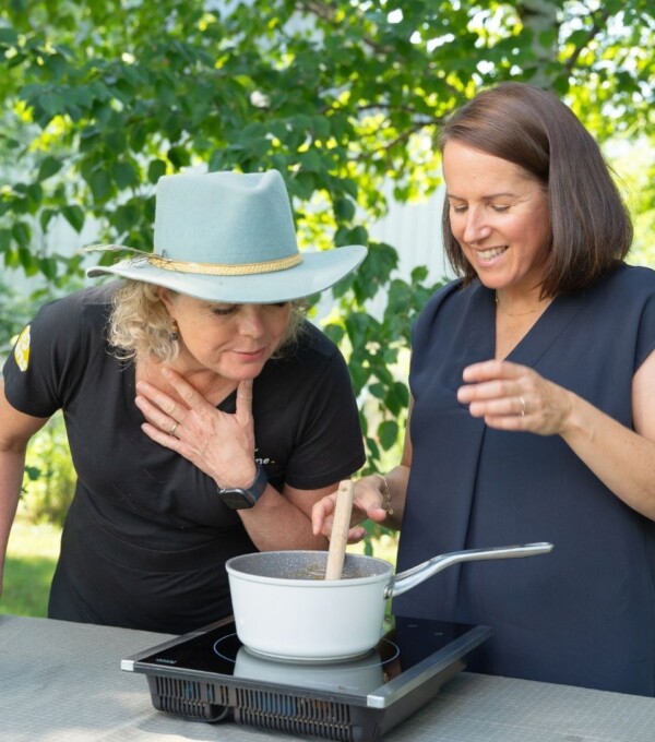 Signé Caméline: The Little Seed That Changed So Much