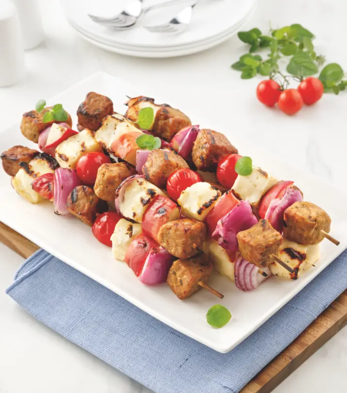 Brochettes de tempeh halloumi et pommes sur le BBQ