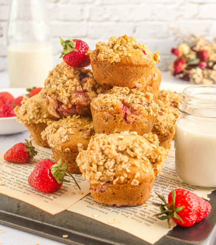 Muffins a la rhubarbe et fraises du Quebec avec crumble 2