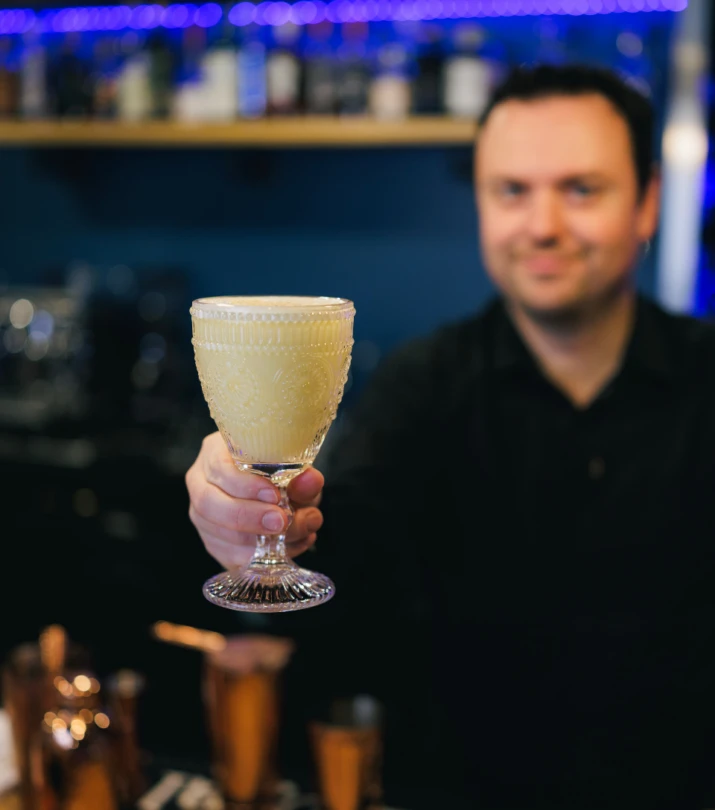 AQM Derriere le menu cocktail 1