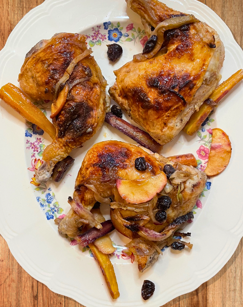 Chicken legs with apples and cranberries
