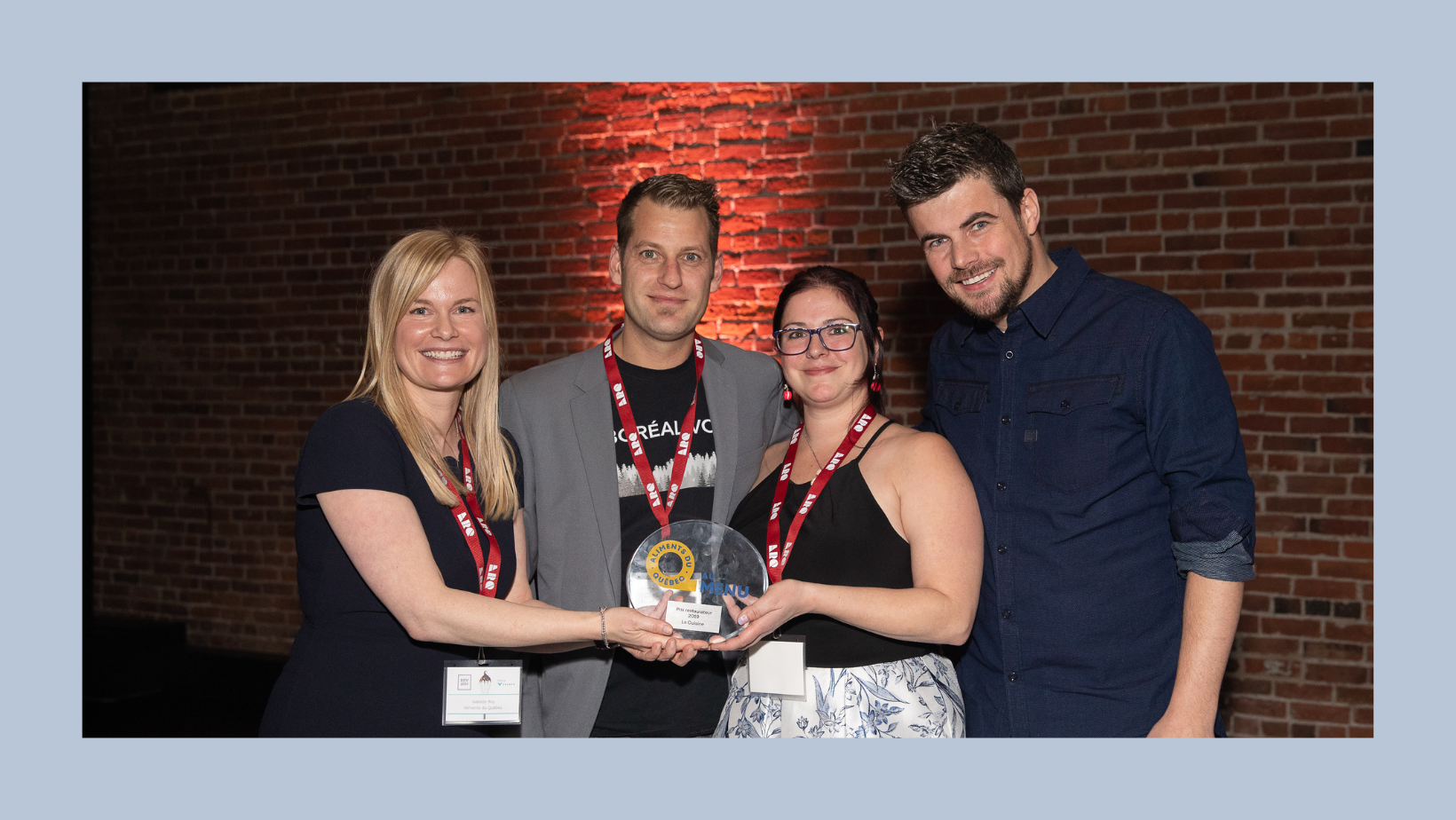 De gauche à droite :  Isabelle Roy, directrice générale adjointe d'Aliments du Québec, David Janelle (La Cuisine), Anaïs Coulombe-Carrier (La Cuisine) et Arnaud Marchand (lauréat du Prix restaurateur 2018 et membre de jury).