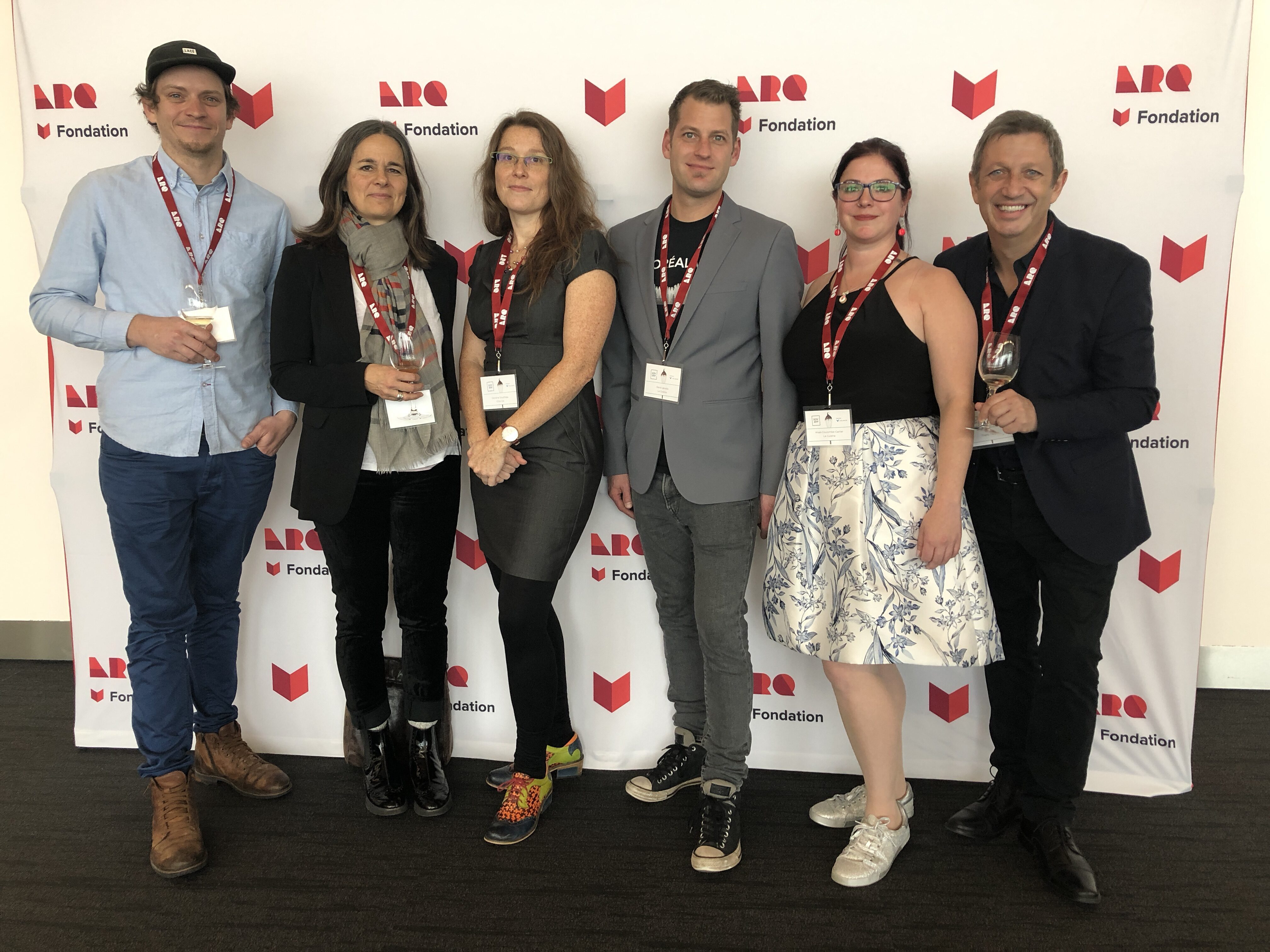 De gauche à droite : Noé Lainesse (O'Thym), Nadine Tessier (O'Thym), Caroline Goudreau (Côté Est), David Janelle (La Cuisine), Anaïs Coulombe-Carrier (La Cuisine) et Thierry Daraize (Membre de jury).
